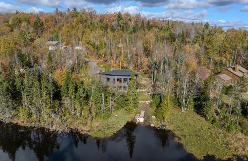 Ste-Lucie-des-Laurentides Ski Chalet | Le Willow Exitchalets Lake, Billard & Spa