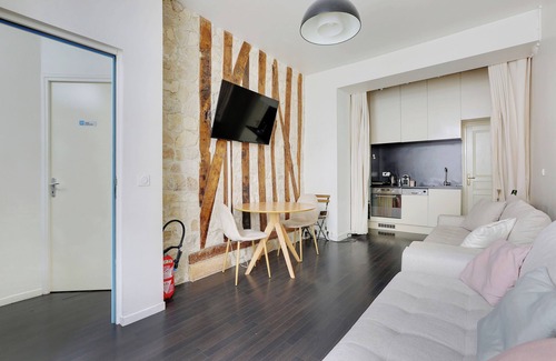 2nd Arrondissement Apartment | Le Zebbrre