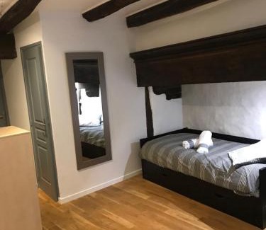 Figeac Apartment | le zola