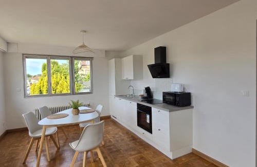 Sainte-Savine Apartment | Le1bis - T2 50 M2 tout équipé - Place de parking Privée