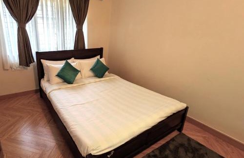 D Souza Layout Apartment | Leaf Luxe at Lavelle Road AC 3BHK in CBD Bangalore