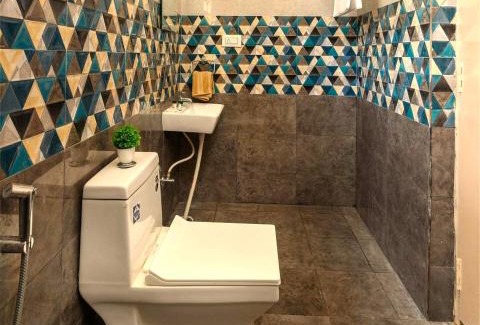 D Souza Layout Apartment | Leaf Luxe at Lavelle Road AC 3BHK in CBD Bangalore