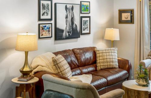 Bailey House | Leaf Peeping Bailey River Retreat