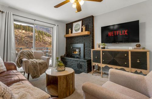 Bailey House | Leaf Peeping Bailey River Retreat