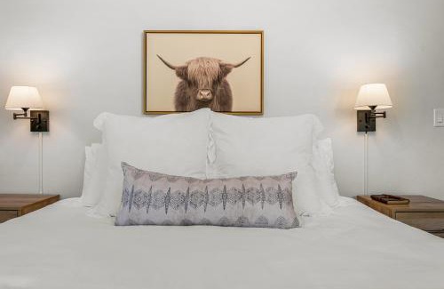Bailey House | Leaf Peeping Bailey River Retreat