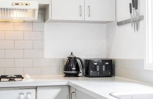 Kensington Apartment | Leafy 3BR Kensington Escape I Park Views & Parking
