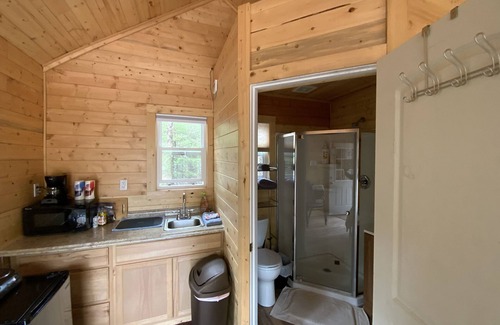 Bear Creek Cabin | Leafy & Enchanting Fern Cabin6 W/Queen Bed