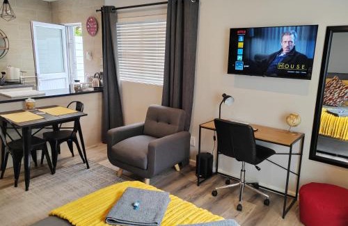 Welgemoed Apartment | Leafy Retreat Kenridge Trendy
