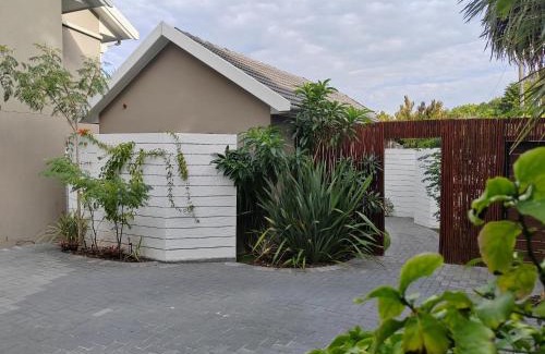 Welgemoed Apartment | Leafy Retreat Kenridge Trendy