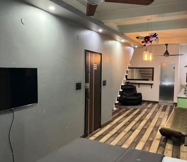 Mahipalpur Extension Apartment | Leafyinn Chic Studio