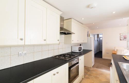 Leamington Spa House | Leamington Spa Town House 2-Bed, 2 Bath