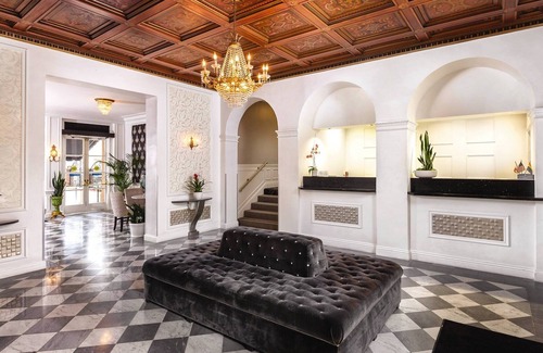 Park West Resort | Leave your worries at the door!