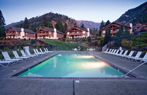 Downtown Leavenworth Condo | Leavenworth Condo Walking Distance to Town! Across from new Alpine Coaster!