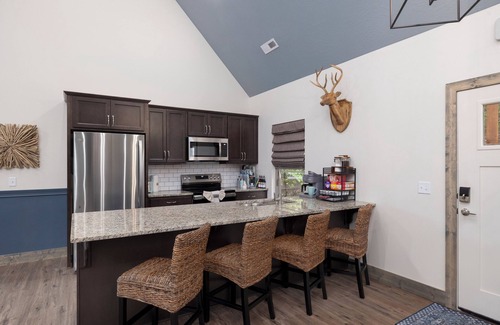 Hollister Condo | Ledgerock Cabin – Elegant 3BR Retreat in Tall Timbers Resort