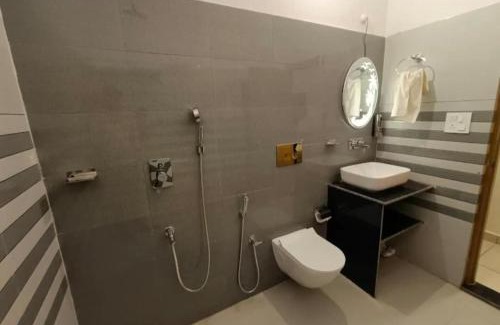 Bail Parao Hotel | Lee corbett Resort A Unit of The Corbett Royal King