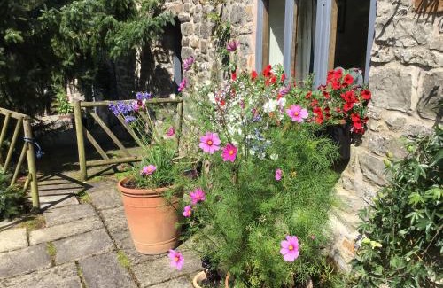 Cauldon Low House | Lee house farm holiday cottage with possible use of hot tub ninety pounds a session