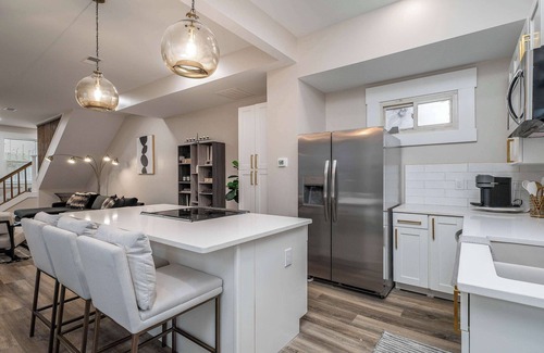 Covington House | Lee Street Lodge | Minutes from DT!