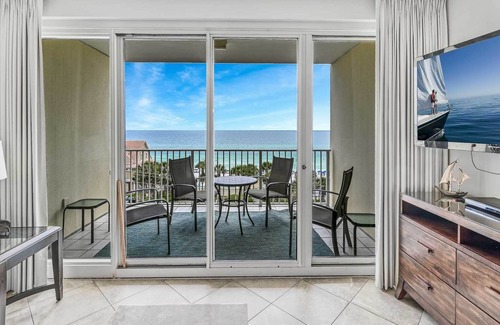 Fort Walton Beach - Destin Condo | Leeeward Key 505--Gulf Front location includes Beach Service in Season and Gulf Front Pool