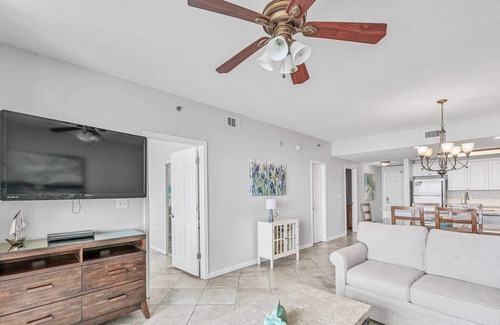 Fort Walton Beach - Destin Condo | Leeeward Key 505--Gulf Front location includes Beach Service in Season and Gulf Front Pool