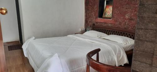 Panchgani Villa | Leela Villa - Ancient Redstone Escape