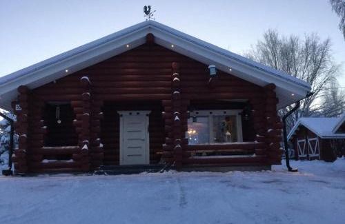 Sonka Ski Chalet | Leenan tupa