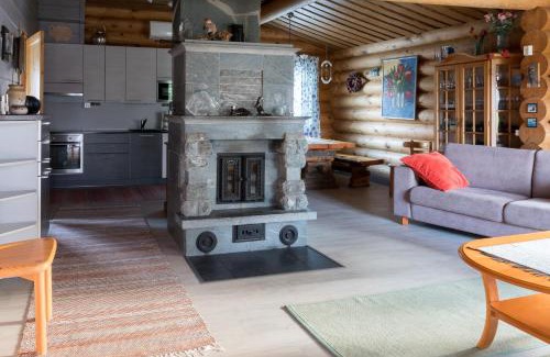 Sonka Ski Chalet | Leenan tupa