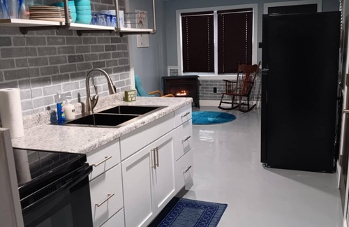 Carrollton Cottage | Leesville Lake 2 Private Bdrms NO Stairs shower/tub Sleeps 6, FIREPIT AC RANCH