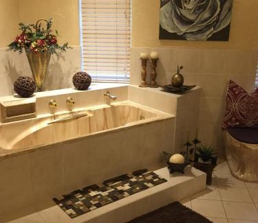 Caledon House | Leeuwenhof Guesthouse