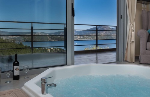 Lygia Resort | Lefkada sea view apartment with private hot tub