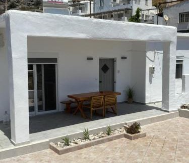 Karpenisi Apartment | Lefkes Beach Suite