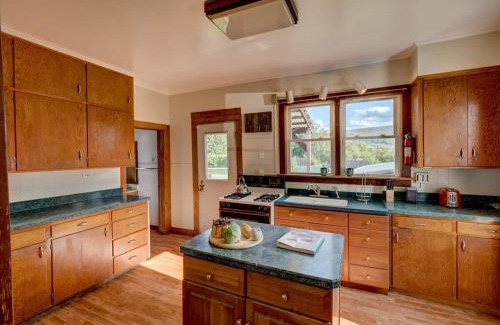 Oneonta House | Left Field All Star Baseball Rentals