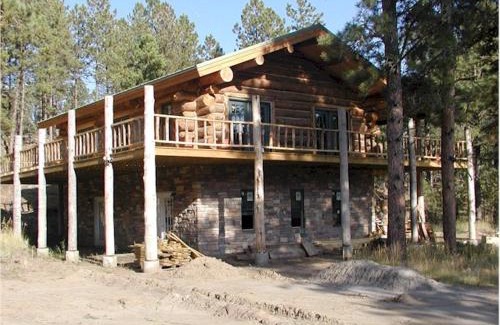 Custer Apartment | Lefty's Hideout