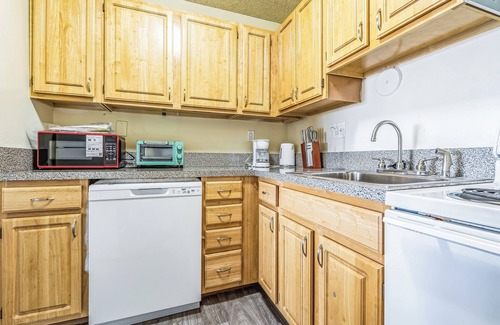 Richmond Apartment | Legacy at Imperial Village 712 I 1 Bed 1 Bath