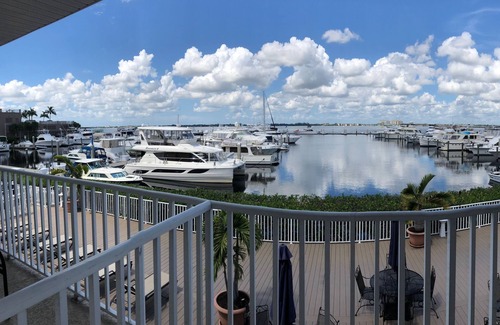 Fort Myers River District Hotel | Legacy Harbour Hotel & Suites