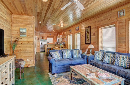 Port Aransas Condo | LEGACY @ The Commons, sleeps 9, PET FRIENDLY, Community Pool!