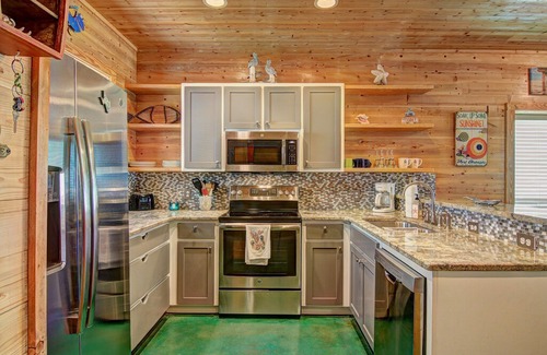 Port Aransas Condo | LEGACY @ The Commons, sleeps 9, PET FRIENDLY, Community Pool!