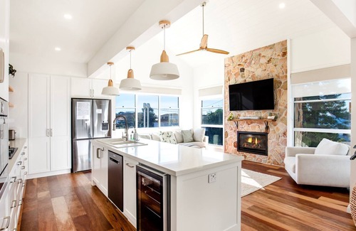 Shellharbour House | LegaSea Lodge - Pet Friendly Beachfront with Plunge Pool