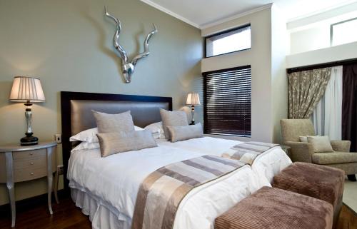 Mookgopong Cabin | Legend Golf and Safari Resort