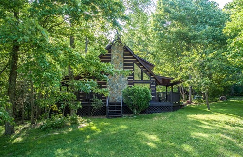 Sugar Grove Cabin | Legends 2 Bedroom 2.5 bath Log Cabin in Valle Crucis NC