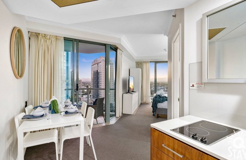 Surfers Paradise Apartment | Legends – 2 Interconnecting Bedroom Apartment