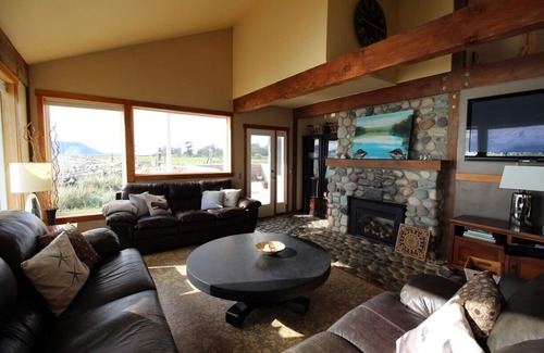 Lummi Island House | Legoe Bay Beach House on the Water