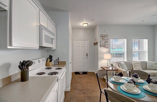 Port Aransas Condo | Lei Away: Pool, Grills, Boat Parking, Pet Friendly