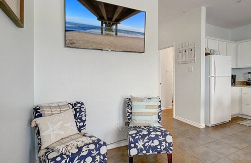 Port Aransas Condo | Lei Away: Pool, Grills, Boat Parking, Pet Friendly