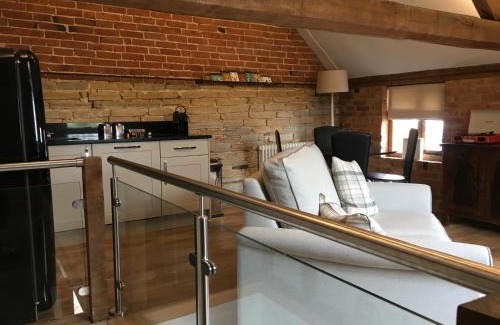 Tiddington House | Leila