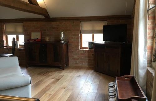 Tiddington House | Leila