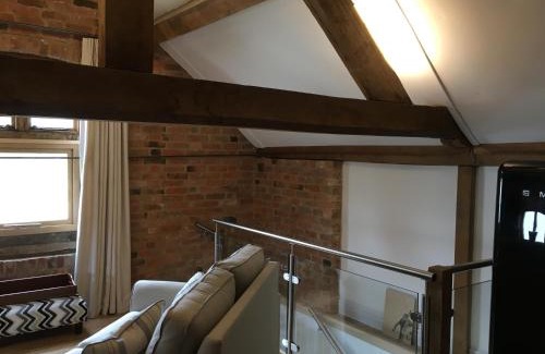 Tiddington House | Leila