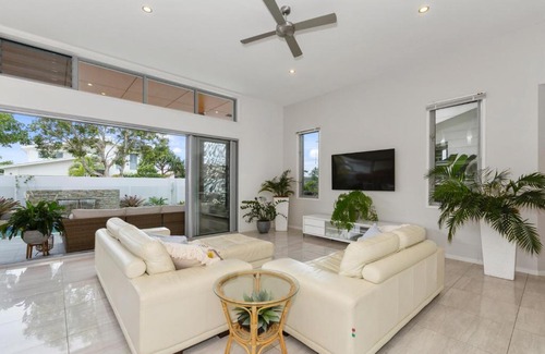 Kingscliff House | Leilani Hale at Salt Village, Kingscliff Accommodation