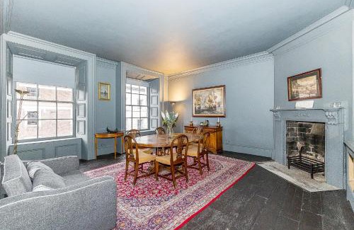 Broadstone Apartment | Leinster Apartment, 7 Henrietta Street, Dublin City Centre