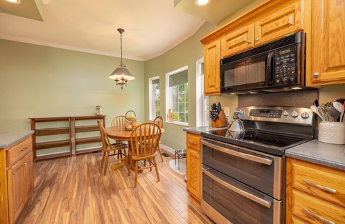 Wise House | Leisure Cove | Gorgeous Point Lot w/Fabulous Views | 3-night Min.