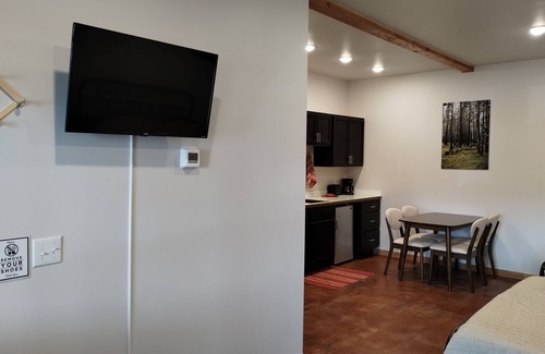 Homer Apartment | Leisure Suite - Homer Seaplane Base